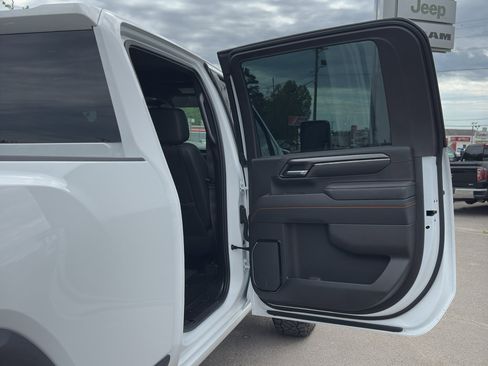 Used 2025 GMC Sierra 2500 AT4 AWD/4WD image 20