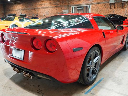 Used 2006 Chevrolet Corvette Coupe w/ Preferred Equipment Group RWD image 18