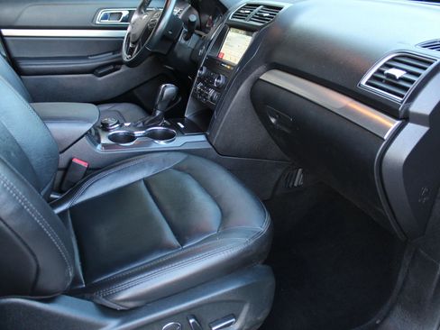 Used 2018 Ford Explorer XLT w/ Equipment Group 202A image 18