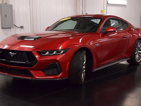 Used 2024 Ford Mustang GT Premium image 3