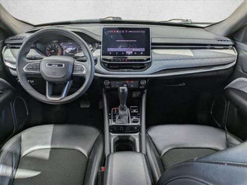 Used 2023 Jeep Compass Latitude AWD/4WD image 17