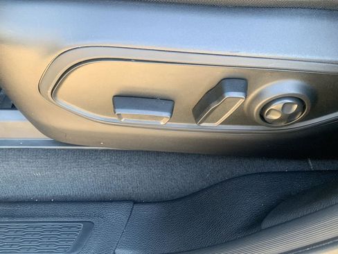 Used 2025 Jeep Grand Cherokee Laredo X image 17