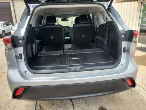 Used 2022 Toyota Highlander XLE FWD image 62