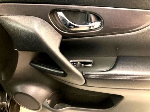 Used 2020 Nissan Rogue SV image 27