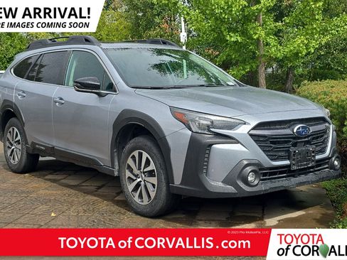 Used 2025 Subaru Outback Premium AWD/4WD image 1