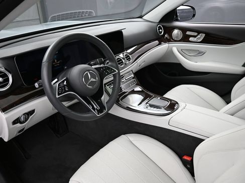 Used 2023 Mercedes-Benz E 350 4MATIC Sedan image 4