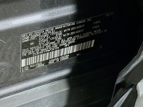 Used 2021 Toyota RAV4 LE FWD image 12