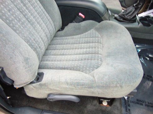 Used 2002 Chevrolet Blazer LS w/ Preferred Equipment Group image 14