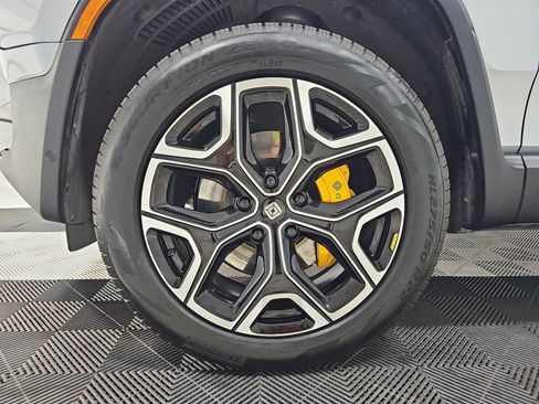 Used 2024 Rivian R1S Adventure AWD/4WD image 9