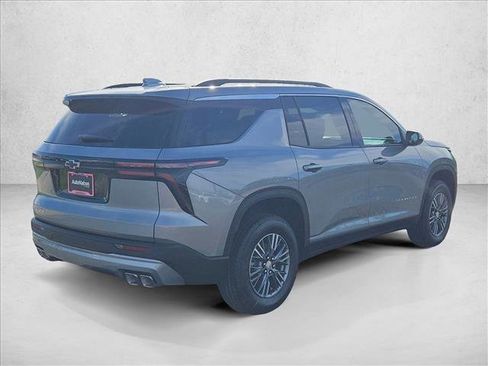 New 2026 Chevrolet Traverse LT image 2