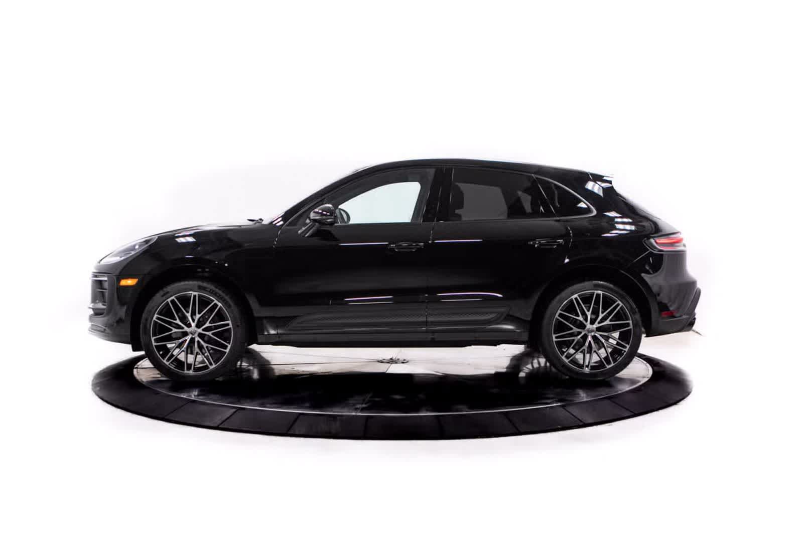 Certified 2026 Porsche Macan AWD/4WD image 2