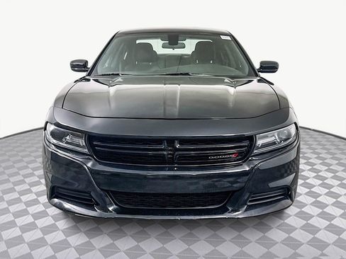 Used 2018 Dodge Charger SXT w/ Blacktop Package image 2