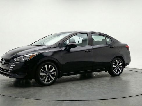 Used 2025 Nissan Versa SV image 3