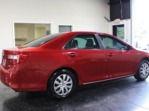 Used 2013 Toyota Camry LE FWD image 3