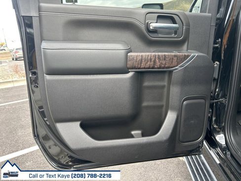 Used 2023 GMC Sierra 3500 Denali w/ Denali Ultimate Package image 17