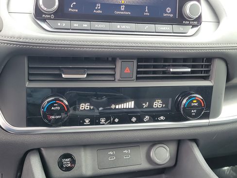 Used 2025 Nissan Rogue SV image 27