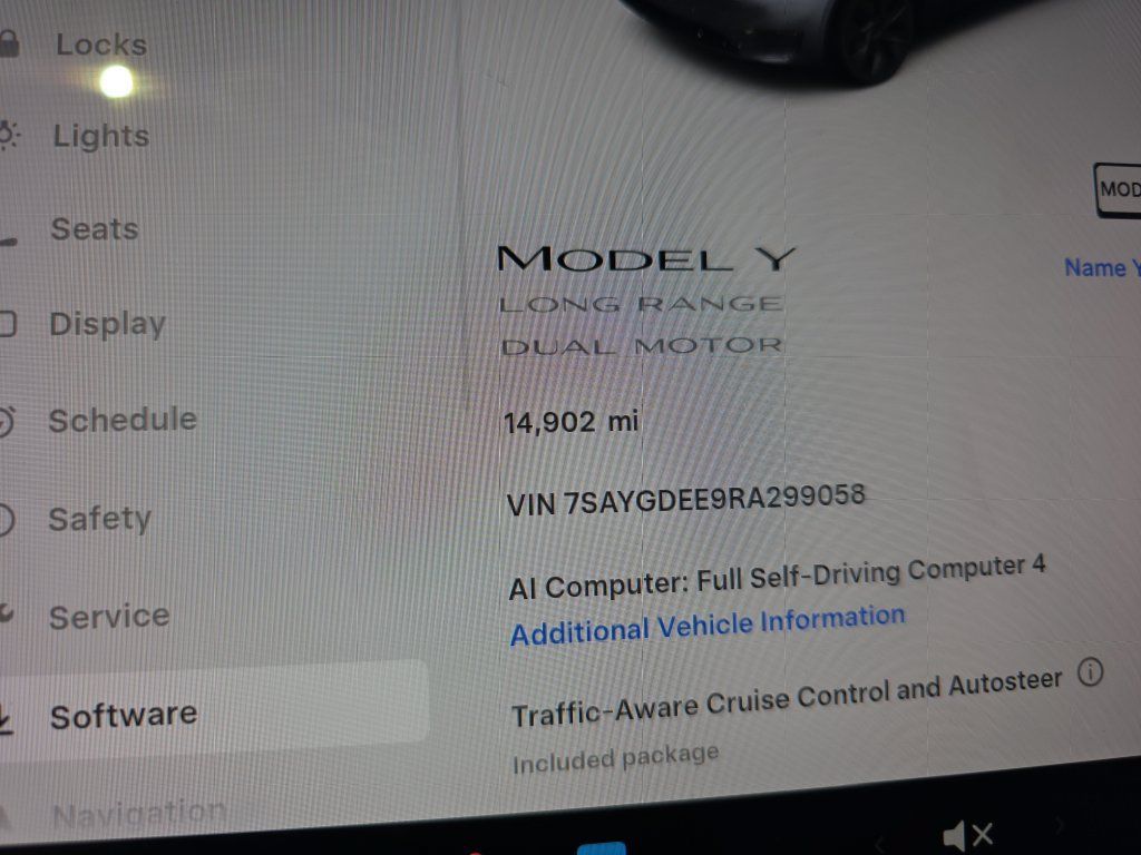 Used 2024 Tesla Model Y Long Range AWD/4WD image 25