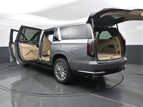 Used 2023 Cadillac Escalade ESV Premium Luxury image 56