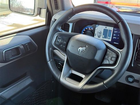 Used 2023 Ford Bronco Wildtrak image 14
