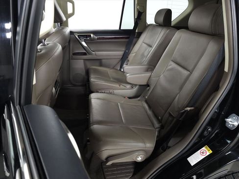 Used 2017 Lexus GX 460 image 27