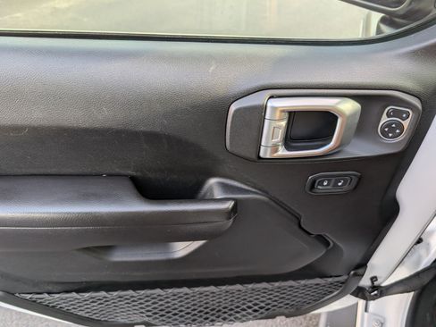 Used 2020 Jeep Gladiator Sport w/ Quick Order Package 24S image 12