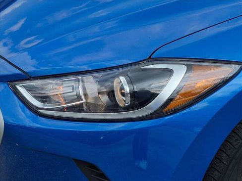 Used 2017 Hyundai Elantra SE FWD image 2