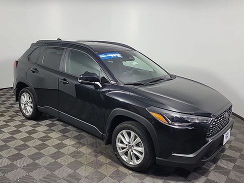 Used 2024 Toyota Corolla Cross LE image 2