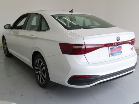 New 2025 Volkswagen Jetta SE image 7