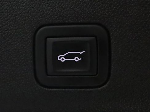 Used 2024 Chevrolet Suburban High Country w/ Advanced Technology Package image 8