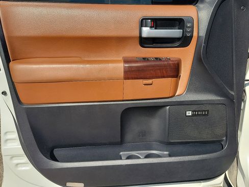 Used 2016 Toyota Sequoia Platinum image 11