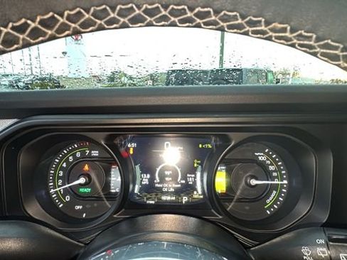 Used 2025 Jeep Wrangler Unlimited Sahara w/ Safety Group image 16