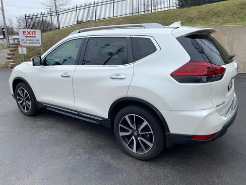 Used 2019 Nissan Rogue SL w/ Premium Package image 2