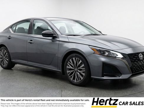 Used 2025 Nissan Altima 2.5 SV image 1