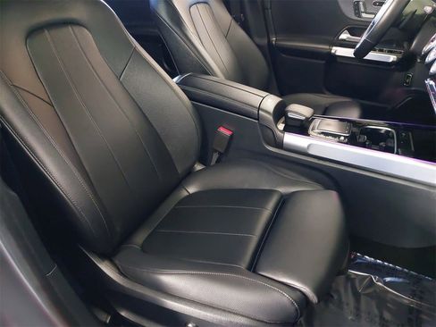 Used 2022 Mercedes-Benz GLB 250 w/ Premium Package Lite image 10