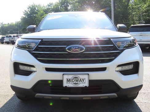 Used 2020 Ford Explorer XLT w/ Equipment Group 202A AWD/4WD image 2