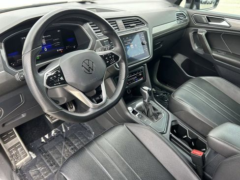Used 2022 Volkswagen Tiguan SE R-Line image 27
