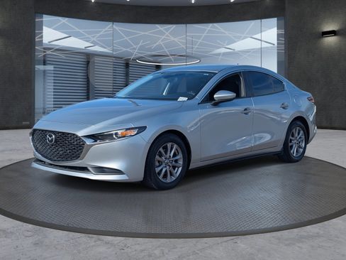 Used 2020 MAZDA MAZDA3 Sedan image 2