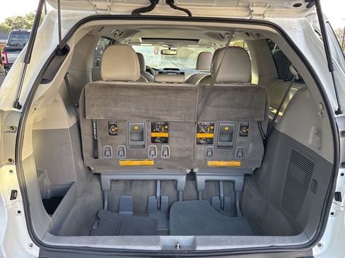 Used 2012 Toyota Sienna XLE w/ XLE Navigation Pkg AWD/4WD image 18