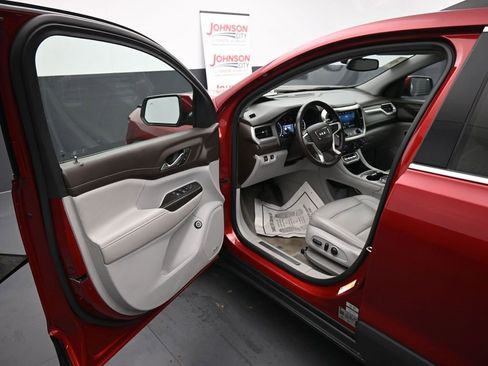 Used 2023 GMC Acadia SLT image 17