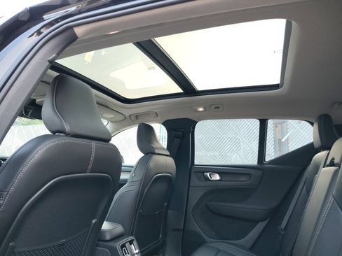 New 2026 Volvo XC40 B5 Plus w/ Protection Package Premier AWD/4WD image 23