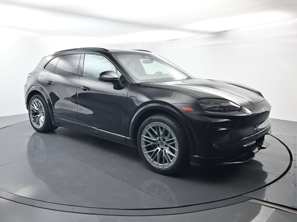 Certified 2026 Porsche Cayenne Turbo AWD/4WD image 17