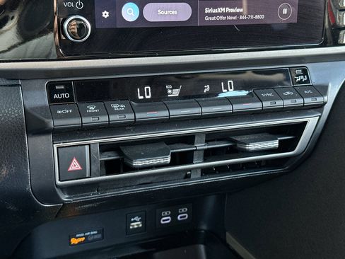 Used 2025 Toyota Camry LE w/ Convenience Package image 18