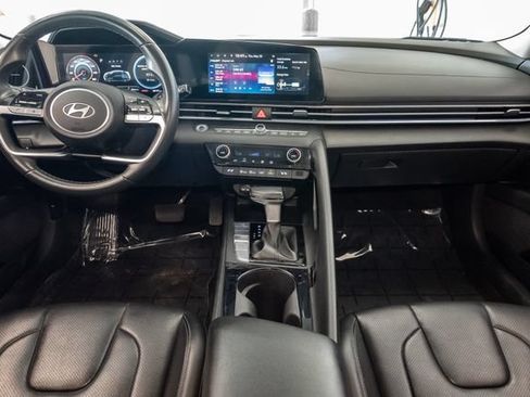 Used 2025 Hyundai Elantra Limited FWD image 27