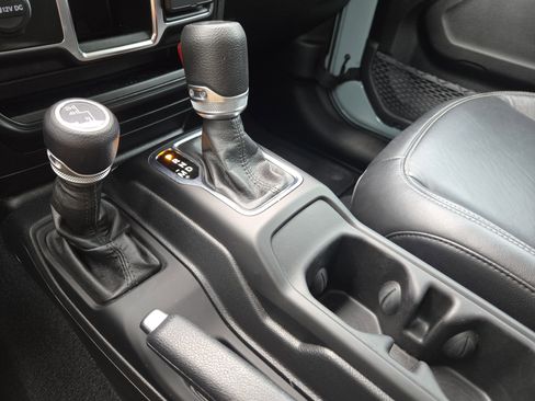 Used 2023 Jeep Wrangler Unlimited Sport AWD/4WD image 22