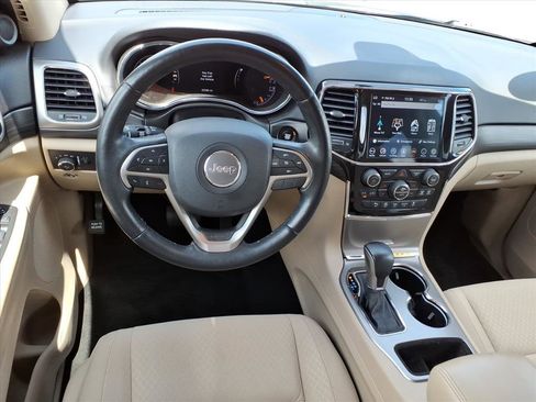 Used 2022 Jeep Grand Cherokee Laredo E w/ Security & Convenience Group AWD/4WD image 6