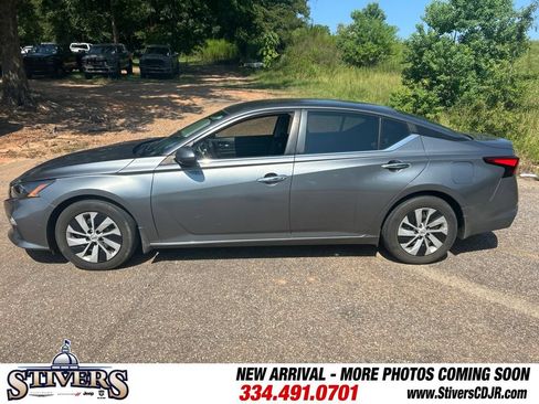 Used 2022 Nissan Altima 2.5 S FWD image 5