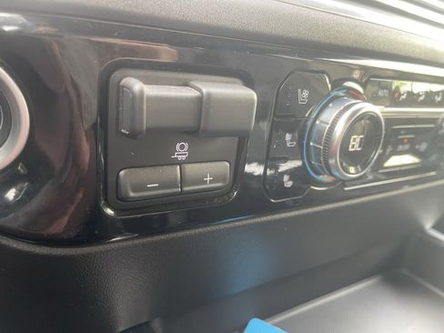 Used 2024 GMC Sierra 1500 SLT w/ SLT Premium Package image 33