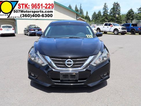 Used 2016 Nissan Altima 2.5 SR w/ Interior Lighting Package FWD image 12