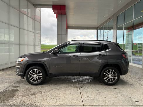 Used 2020 Jeep Compass Latitude AWD/4WD image 5