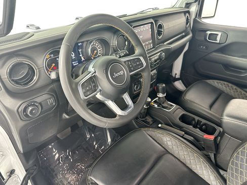 Used 2023 Jeep Wrangler Unlimited Sahara AWD/4WD image 9